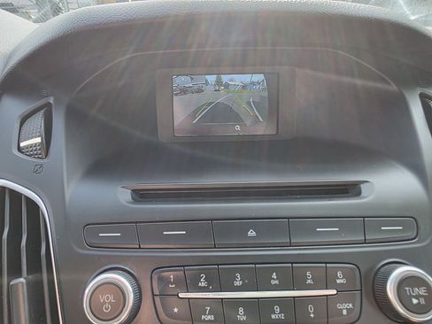 Used 2015 Ford Focus SE w/ Equipment Group 201A image 25