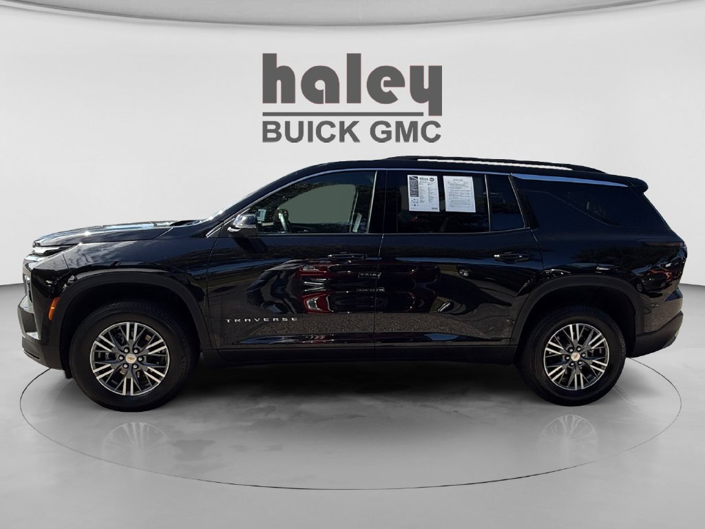 Used 2026 Chevrolet Traverse LT w/ Driver Confidence Package FWD image 2