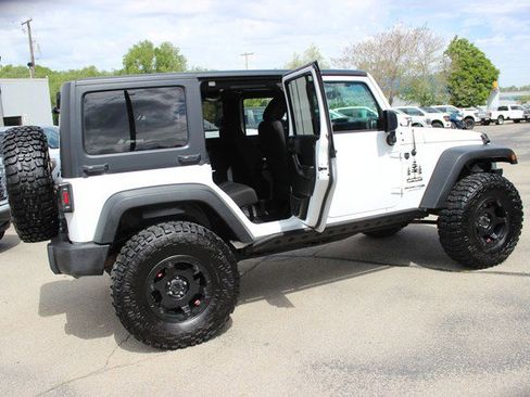 Used 2018 Jeep Wrangler Unlimited Sport S AWD/4WD image 13