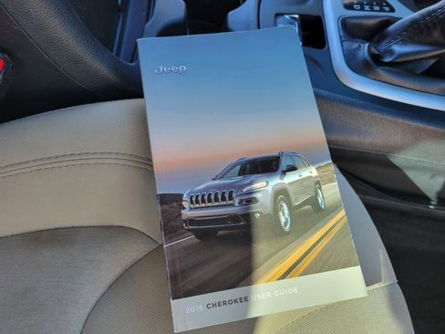 Used 2016 Jeep Cherokee Sport image 44