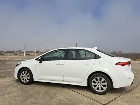 Used 2024 Toyota Corolla LE image 7