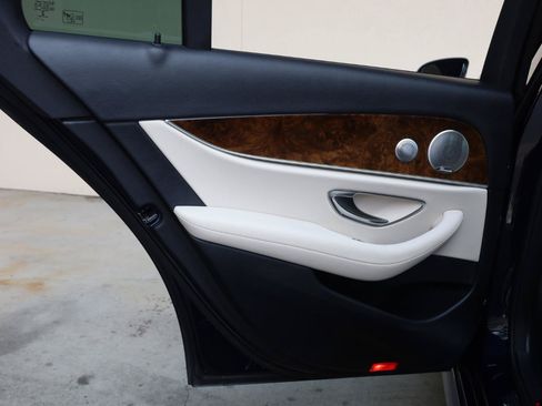 Used 2019 Mercedes-Benz E 300 4MATIC image 19