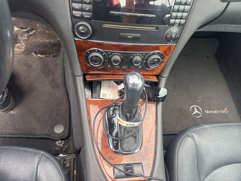 Used 2005 Mercedes-Benz CLK 320 Cabriolet image 19
