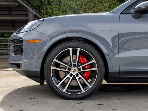 New 2026 Porsche Cayenne S image 13