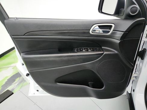 Used 2021 Jeep Grand Cherokee Laredo image 23