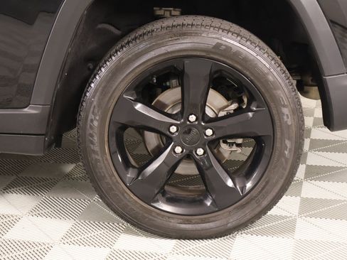 Used 2024 Jeep Grand Cherokee Altitude RWD image 19