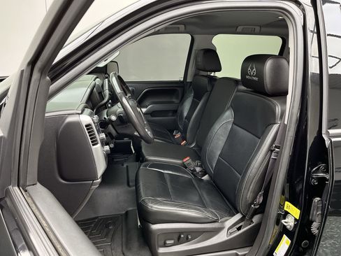 Used 2017 Chevrolet Silverado 1500 LTZ Z71 w/ Realtree Edition image 8