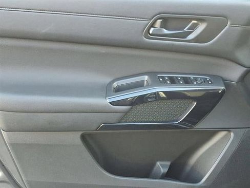 Used 2025 Nissan Pathfinder S image 14