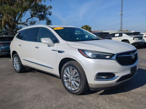 Used 2020 Buick Enclave Essence w/ Sound and Sites Package image 2