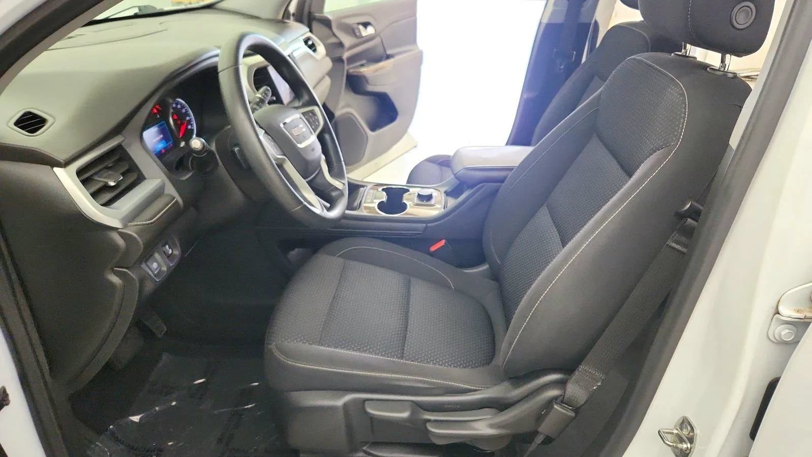Used 2022 GMC Acadia SLE FWD image 15