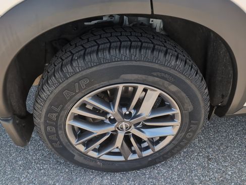 Used 2023 Nissan Rogue S AWD/4WD image 22