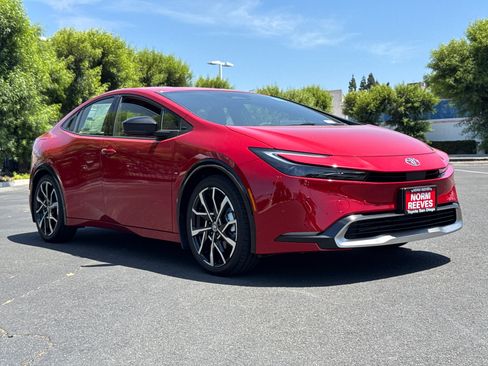 New 2026 Toyota Prius Plug-In Hybrid FWD image 4