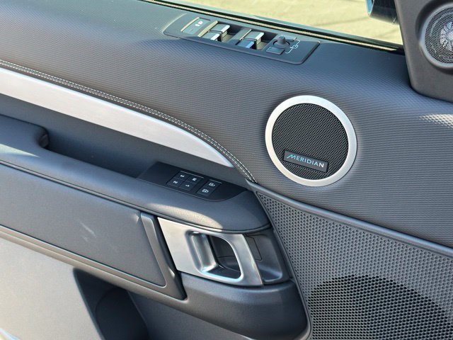 New 2026 Land Rover Discovery Limited Edition AWD/4WD image 13