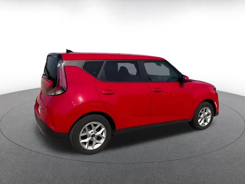 Used 2025 Kia Soul LX w/ LX Technology Package FWD image 12
