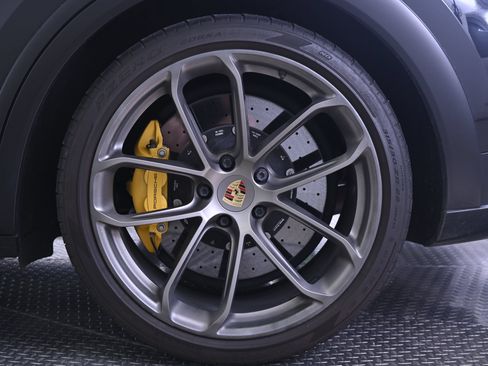 Certified 2022 Porsche Cayenne Turbo GT AWD/4WD image 12