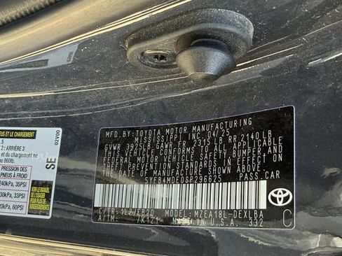 Used 2025 Toyota Corolla LE FWD image 33