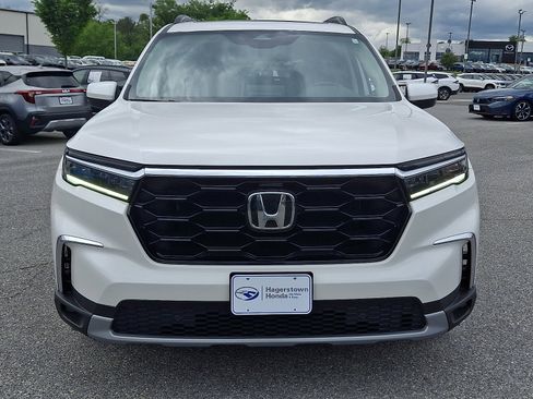 Used 2023 Honda Pilot Touring image 2