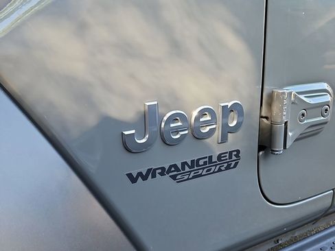 Used 2019 Jeep Wrangler Sport AWD/4WD image 30