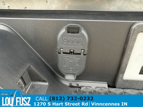 Used 2024 GMC Canyon Elevation w/ Convenience Package image 14