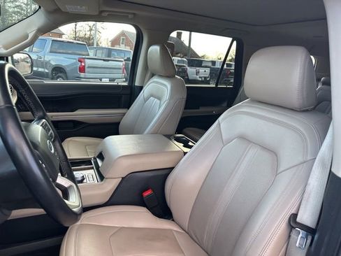 Used 2024 Ford Expedition Limited image 16