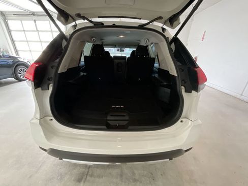 Used 2018 Nissan Rogue SV AWD/4WD image 22