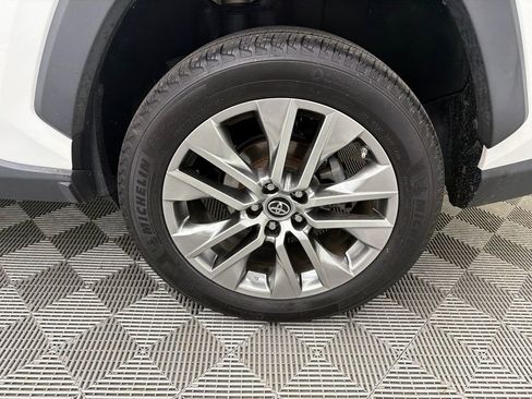 Used 2019 Toyota RAV4 XLE Premium image 21