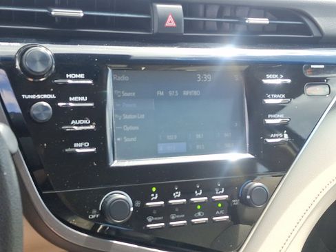 Used 2018 Toyota Camry LE FWD image 16