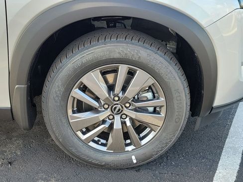 New 2025 Nissan Pathfinder SV image 4