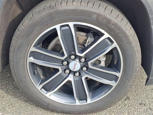 Used 2023 GMC Acadia SLT w/ Preferred Package image 9