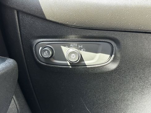 Used 2018 Chevrolet Equinox LS FWD image 25