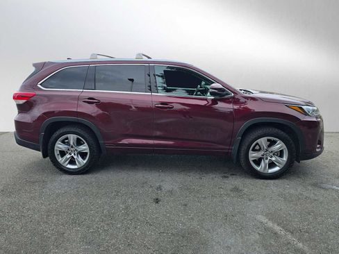 Used 2017 Toyota Highlander Limited image 2