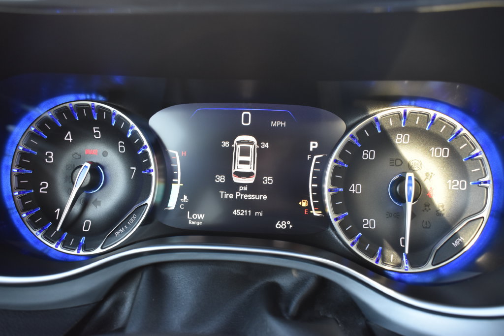 Used 2025 Chrysler Pacifica Limited FWD image 24