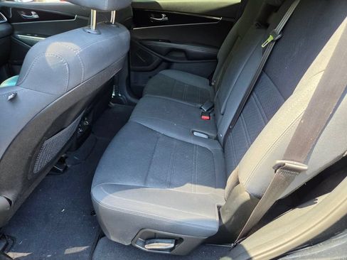 Used 2019 Kia Sorento AWD image 11