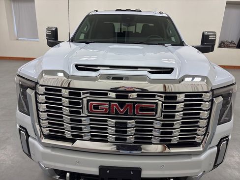 New 2026 GMC Sierra 2500 Denali w/ Denali Reserve Package image 3