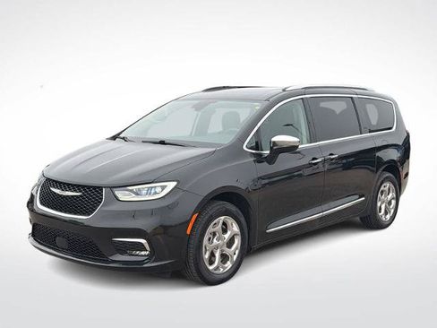 Used 2021 Chrysler Pacifica Limited w/ Uconnect Theater Family Group AWD/4WD image 4