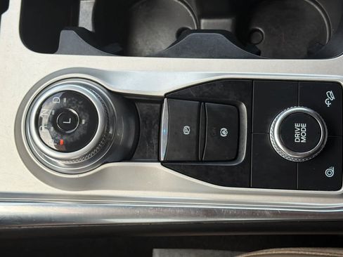 Certified 2022 Ford Explorer XLT w/ Equipment Group 202A AWD/4WD image 22