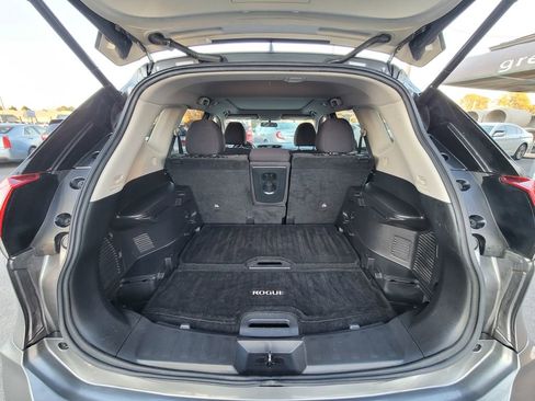 Used 2018 Nissan Rogue SV w/ Sun & Sound Touring Package image 21