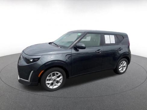 Used 2025 Kia Soul LX w/ LX Technology Package FWD image 7