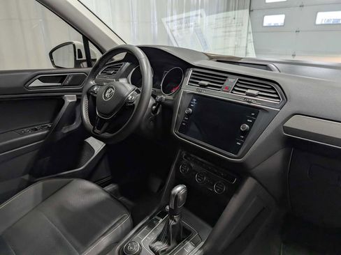 Used 2021 Volkswagen Tiguan SE image 37