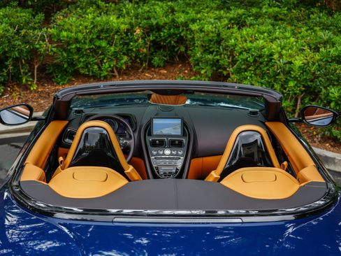 Used 2023 Aston Martin DB11 Volante RWD image 9