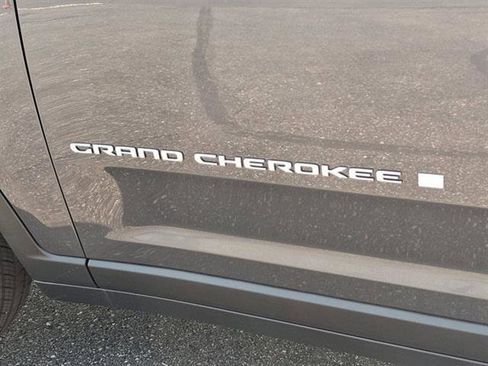 New 2025 Jeep Grand Cherokee Limited image 48