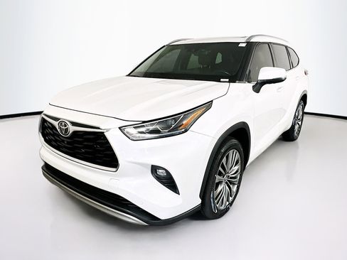 Used 2021 Toyota Highlander Platinum FWD image 7