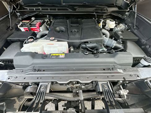 Used 2023 Toyota Tundra SR5 w/ SR5 Convenience Package AWD/4WD image 12