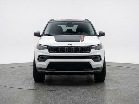 Used 2025 Jeep Compass Trailhawk AWD/4WD image 2