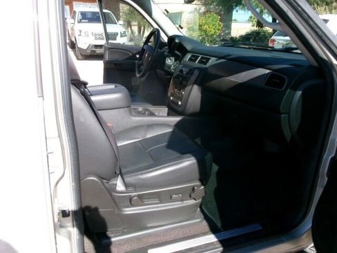 Used 2009 Chevrolet Avalanche LT w/ Suspension Package, Off-Road image 20