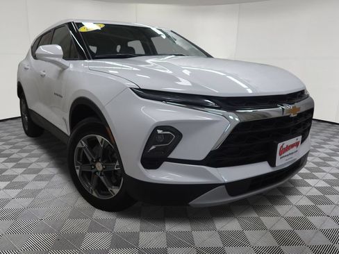 Used 2025 Chevrolet Blazer LT AWD/4WD image 3