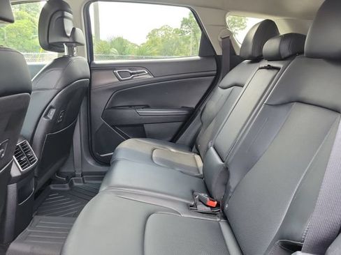 Used 2023 Kia Sportage EX FWD image 11