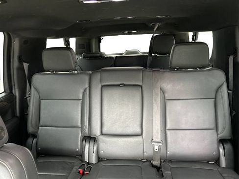Used 2023 Chevrolet Suburban LT w/ Luxury Package RWD image 14