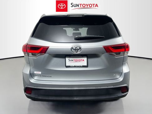 Used 2019 Toyota Highlander LE AWD/4WD image 5