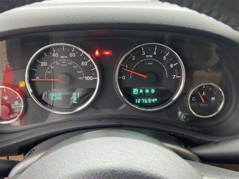 Used 2017 Jeep Wrangler Unlimited Rubicon w/ Connectivity Group image 31